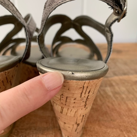 Kelly & Katie  6 1/2 Silver and Cork Wedge Heels - Picture 7 of 10